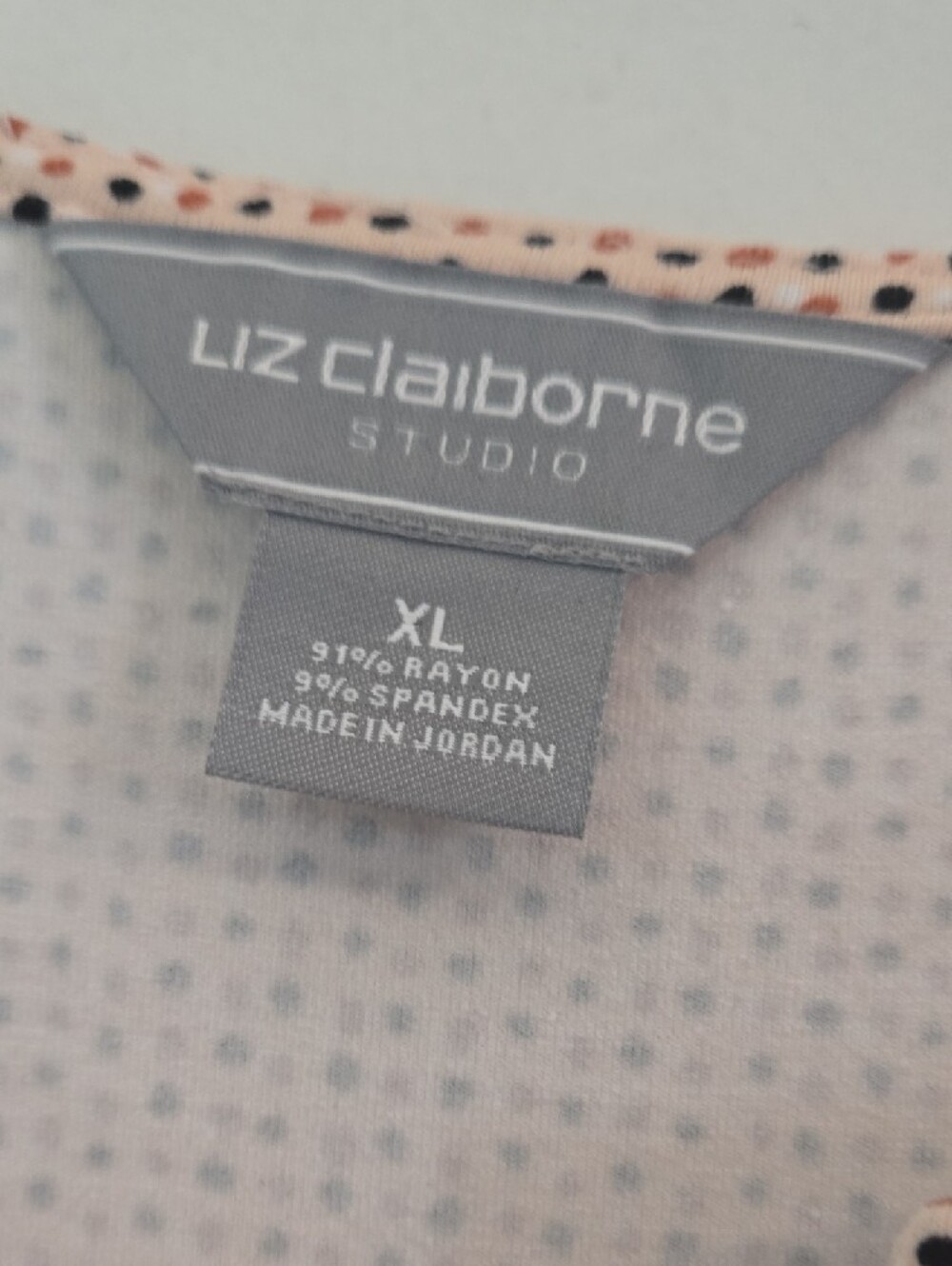Liz Claiborne Blush Pink Microdot Sleeveless V-Notch Tank - Picture 2 of 3
